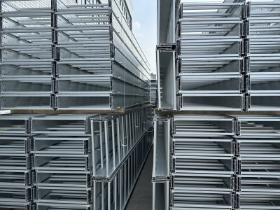 Doppellagige Kabelrinnenhalterung