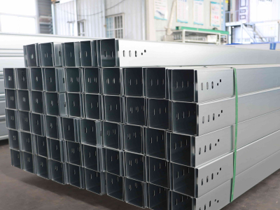 Kabelrinne aus Stahl in Trogform